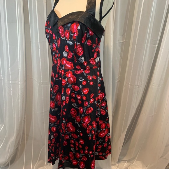 Retro style dress. Black w/ red roses design. XXXL - Picture 2 of 7